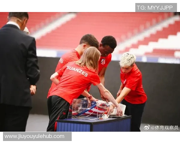 马竞一线队球员亲临体育城工地近距离了解建设进展情况