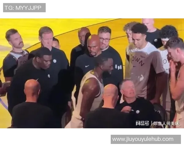 勇士替补席冲突升级追梦失控怒斥科尔引发热议