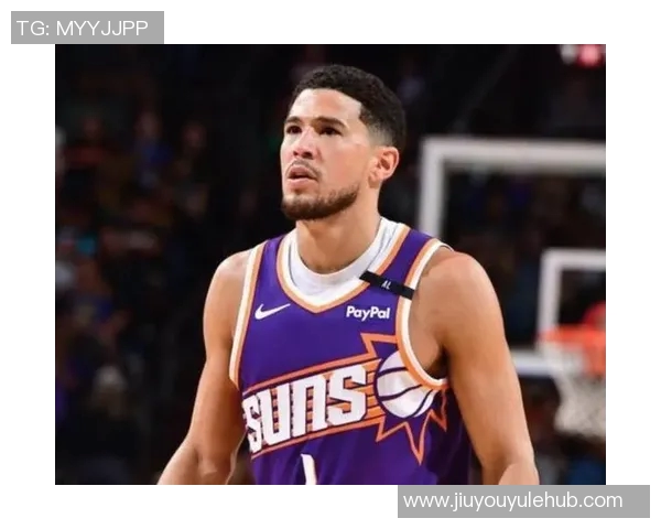 布克第三节火力全开13投7中狂砍19分助攻带领球队缩小分差至个位数 布克第三节火力全开13投7中狂砍19分助攻带领球队缩小分差至个位数