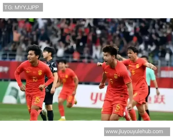 U23国足昨晚恢复训练与散步调整状态今日进行场地适应训练以备战赛事