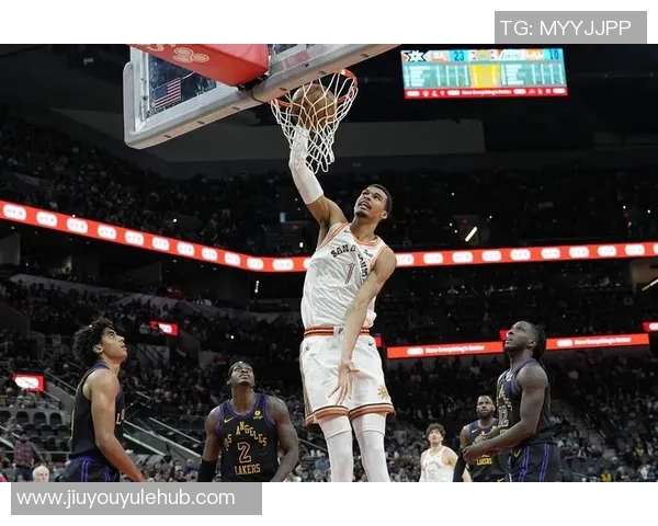 文班背靠背26分钟高效表现15投7中斩获16分14板助攻与盖帽齐飞